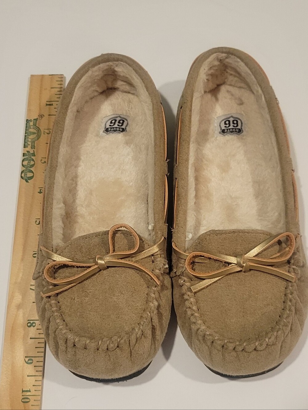 NWOT Size 6 Medium Women’s Faux-Suede Moccasin Slipper - Tan